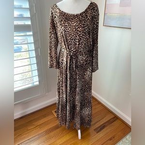 NINA LEONARD SIZE M NWOT Leopard print dress with multiple stitching flare
